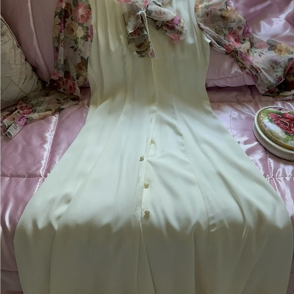 Paris Sport Club elegant ivory